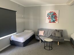 Hello Adelaide Motel and Apartments