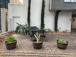 Hello Adelaide Motel and Apartments