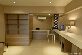 Mandarin Plaza Hotel