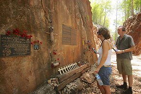 Home Phutoey River Kwai Hotspring & Nature Resort