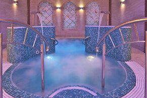 Retro Riverside Wellness Resort
