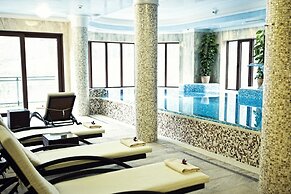 Retro Riverside Wellness Resort