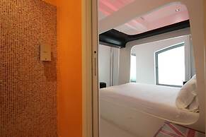 iRooms Forum and Colosseum