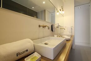 iRooms Forum and Colosseum