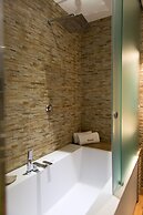 iRooms Forum and Colosseum