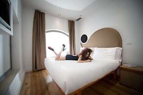 iRooms Forum and Colosseum