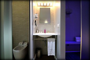 iRooms Forum and Colosseum