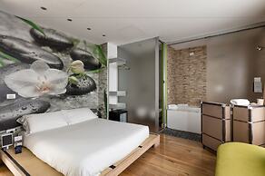 iRooms Forum and Colosseum