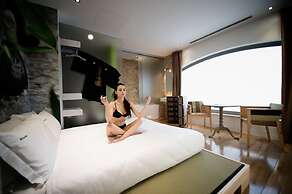 iRooms Forum and Colosseum