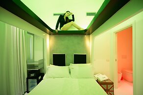 iRooms Forum and Colosseum