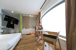 iRooms Forum and Colosseum