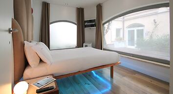 iRooms Forum and Colosseum