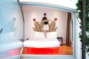 iRooms Forum and Colosseum