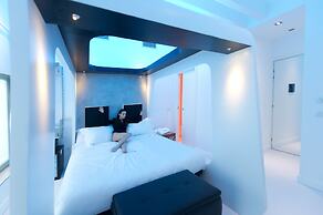 iRooms Forum and Colosseum