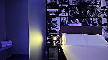 iRooms Forum and Colosseum