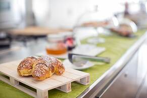 iRooms Forum and Colosseum