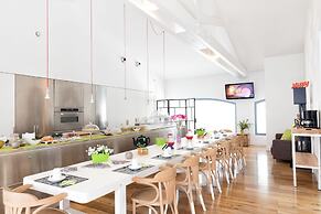 iRooms Forum and Colosseum