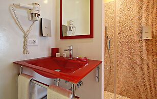 iRooms Forum and Colosseum