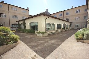 iRooms Forum and Colosseum