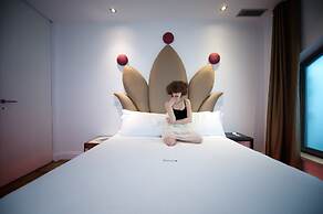 iRooms Forum and Colosseum