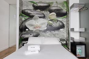 iRooms Forum and Colosseum