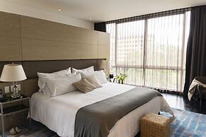 8010 Urban Living Luxury Home Experiences.