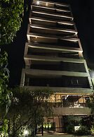 8010 Urban Living Luxury Home Experiences.