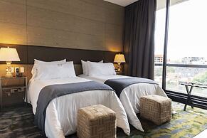 8010 Urban Living Luxury Home Experiences.