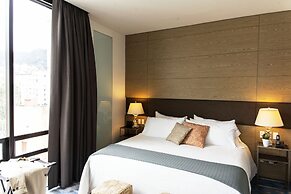 8010 Urban Living Luxury Home Experiences.