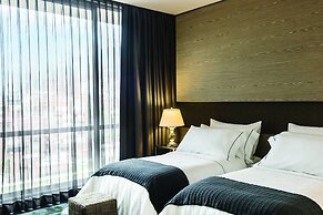 8010 Urban Living Luxury Home Experiences.