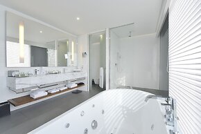 Ramee Grand Hotel & Spa