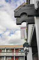 Thunderbird Motor Inn