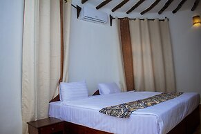 Antonio Beach Hotel and Spa