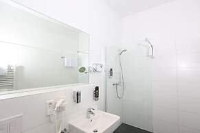 H24 Hoteltow