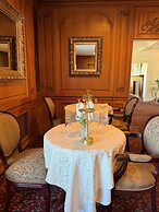 Crown Mansion Boutique Hotel & Villas