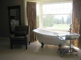 Crown Mansion Boutique Hotel & Villas