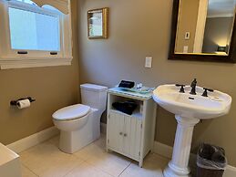 Crown Mansion Boutique Hotel & Villas