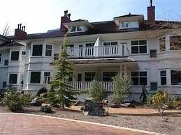 Crown Mansion Boutique Hotel & Villas