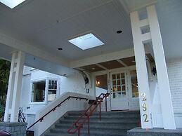 Crown Mansion Boutique Hotel & Villas