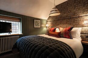Bel & The Dragon Cookham