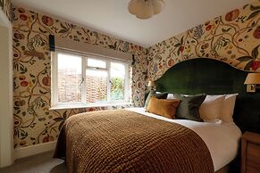 Bel & The Dragon Cookham