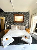 The Crown And Cushion