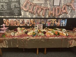 The Butterfly Hotel - Group Weekends