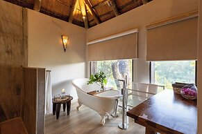 Karongwe - River Safari Lodge