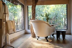 Karongwe - River Safari Lodge