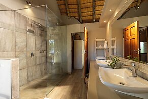 Karongwe - River Safari Lodge
