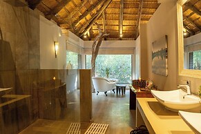 Karongwe - River Safari Lodge