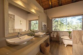 Karongwe - River Safari Lodge
