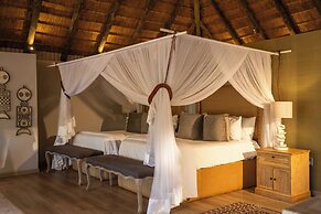 Karongwe - River Safari Lodge