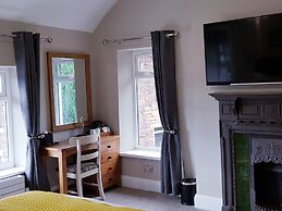 The Bowes Hotel